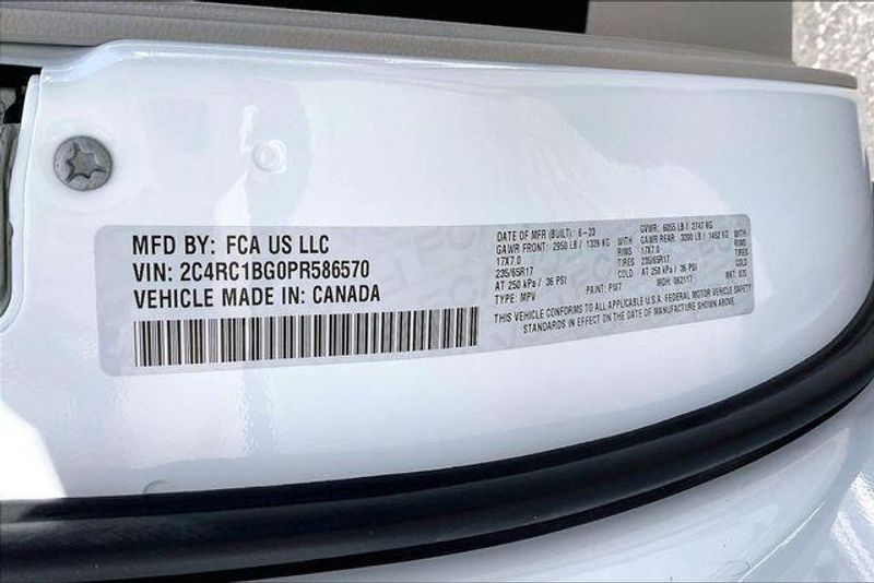Used 2023 Chrysler Pacifica Touring LImage 33