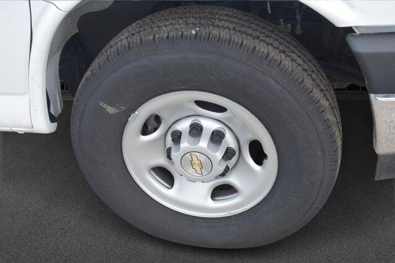 New 2025 Chevrolet Express 3500 Work VanImage 12