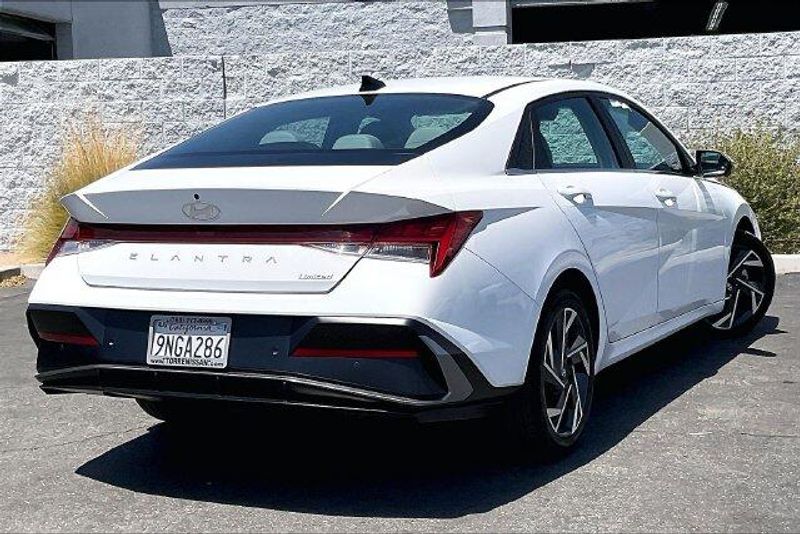 Used 2024 Hyundai Elantra LimitedImage 13