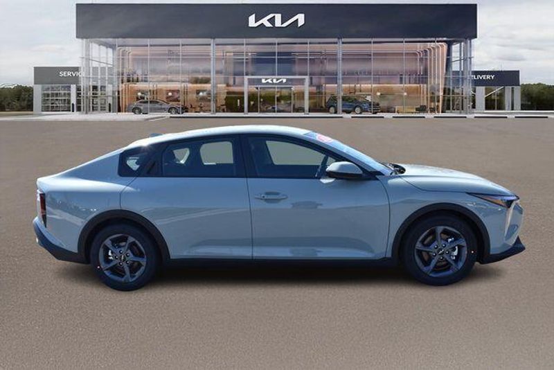 New 2026 Kia K4 LXSImage 2