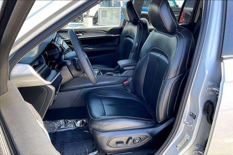 Used 2023 Jeep Grand Cherokee LimitedImage 24