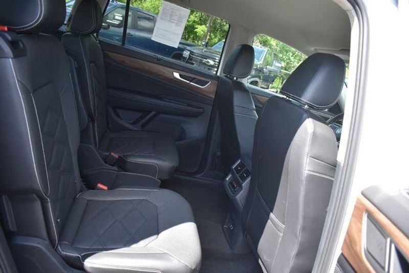Used 2024 Volkswagen Atlas 2.0T SE w/TechnologyImage 13