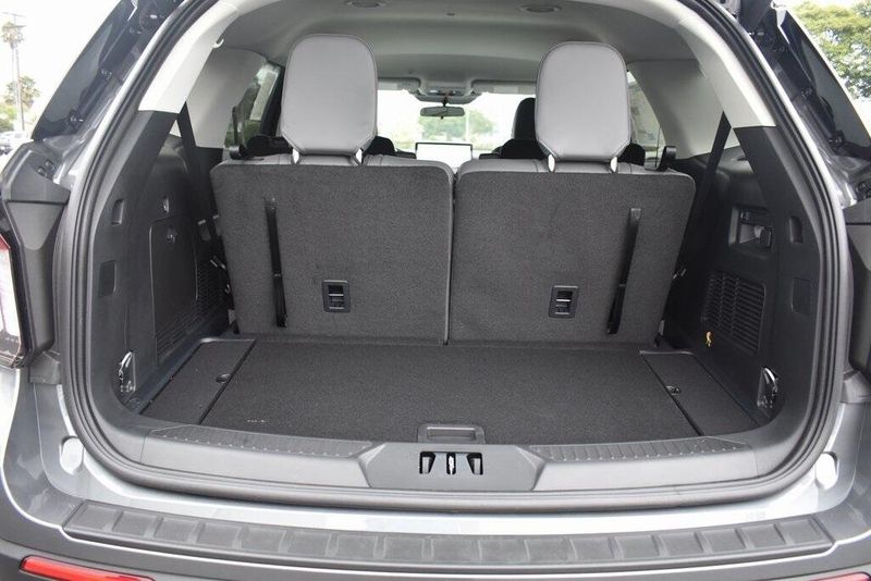 New 2025 Ford Explorer ActiveImage 5
