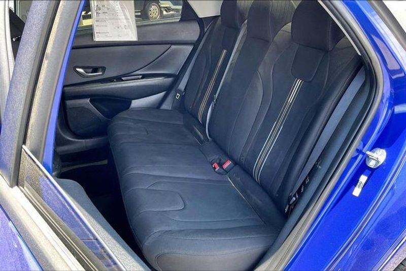 Used 2023 Hyundai Elantra SELImage 25