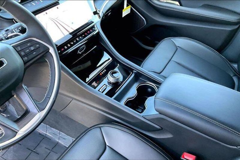 New 2026 Jeep Grand Cherokee L Limited 4x4Image 7