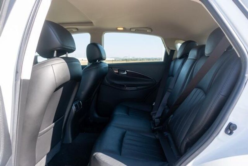 Used 2017 INFINITI QX50 BaseImage 12