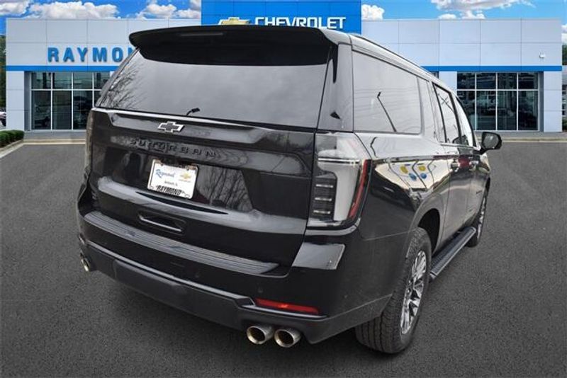 2025 Chevrolet Suburban Z71Image 3