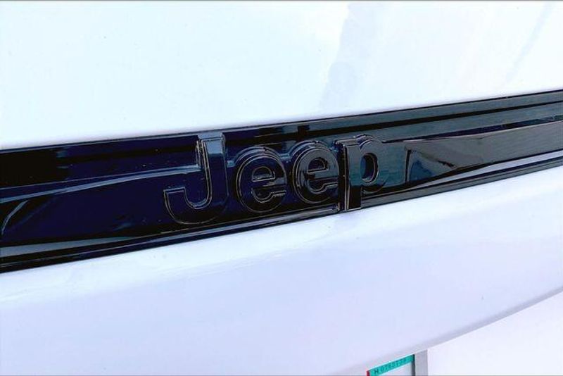 Used 2025 Jeep Grand Cherokee Altitude XImage 31