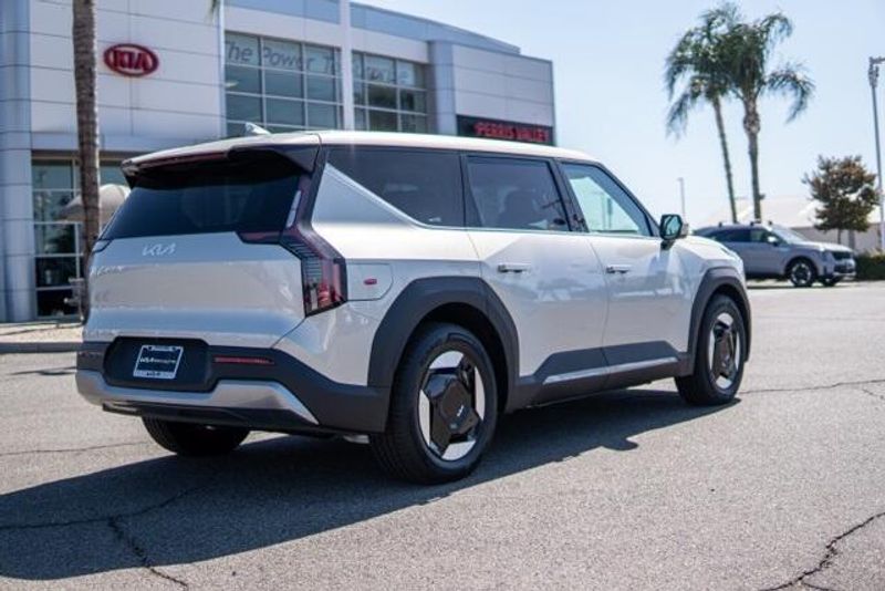 New 2026 Kia EV9 Light Long RangeImage 7