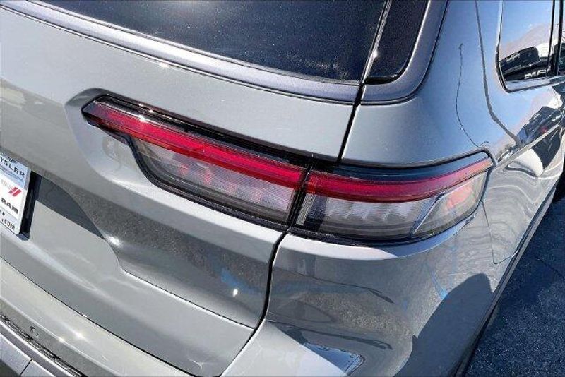 New 2027 Jeep Grand Cherokee L Laredo Altitude 4x2Image 12