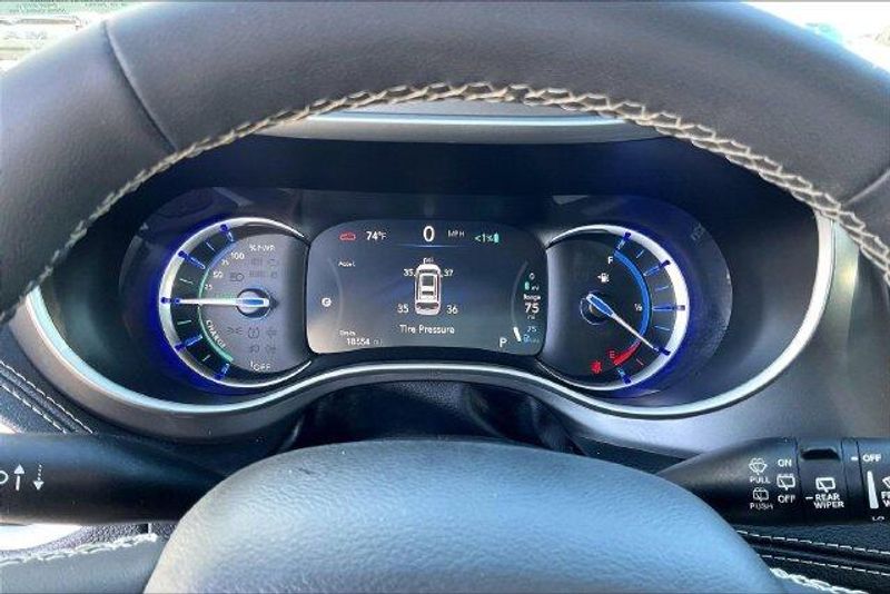 Used 2023 Chrysler Pacifica Hybrid Touring LImage 20