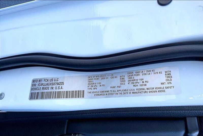 New 2025 Jeep Grand Cherokee L Laredo X 4x2Image 15