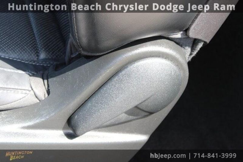 2015 Dodge Challenger SXTImage 35