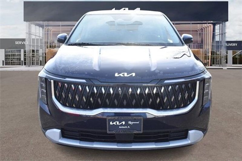 2025 Kia Carnival LXSImage 8