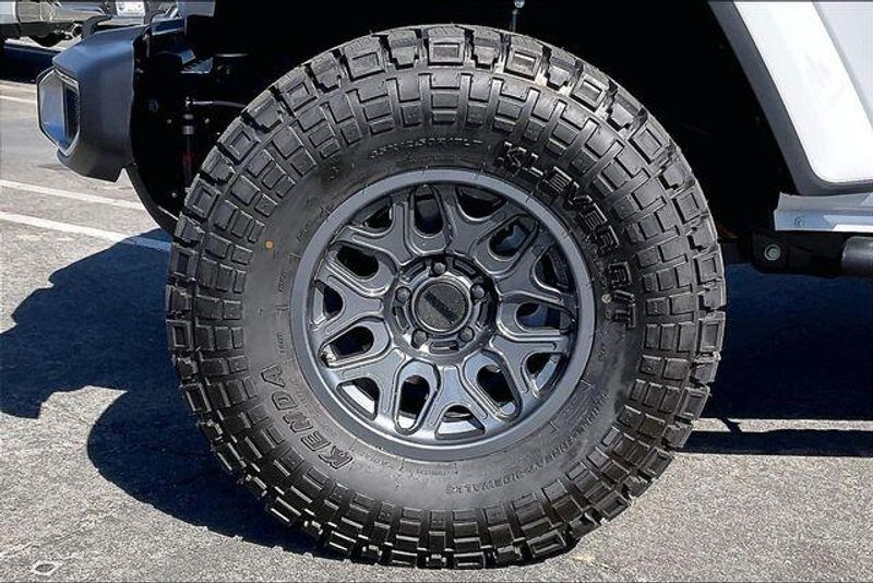 New 2025 Jeep Wrangler 4-door SaharaImage 10