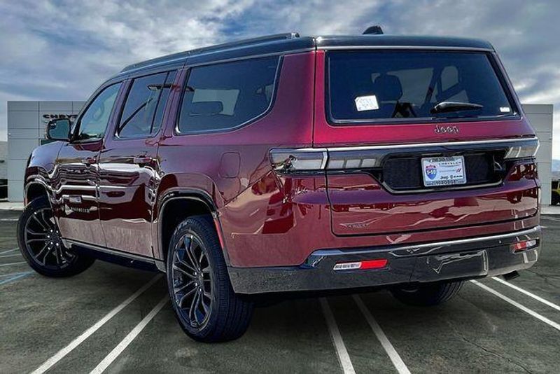 2026 Jeep Grand Wagoneer L Summit Obsidian 4x4Image 2
