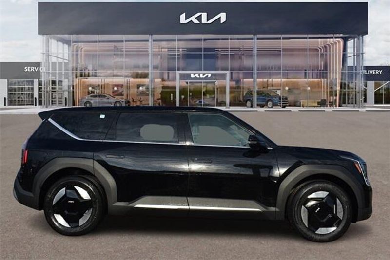2024 Kia EV9 LightImage 2