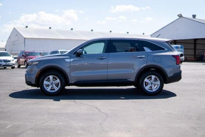 2023 Kia Sorento LXImage 4