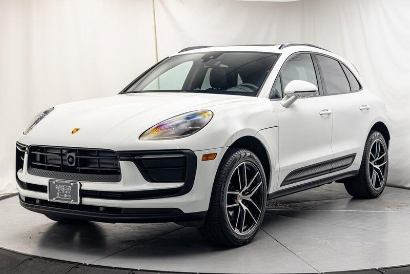 2024 Porsche Macan BaseImage 1