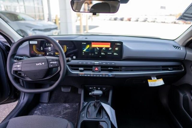 New 2025 Kia K4 LXImage 16