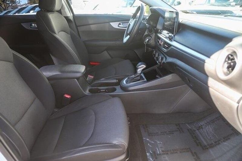 2024 Kia Forte LXSImage 18