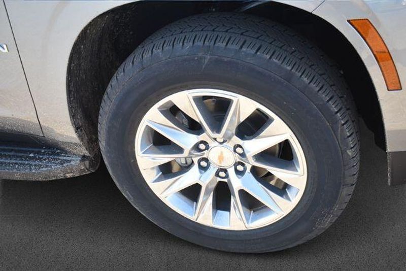 New 2026 Chevrolet Suburban PremierImage 12