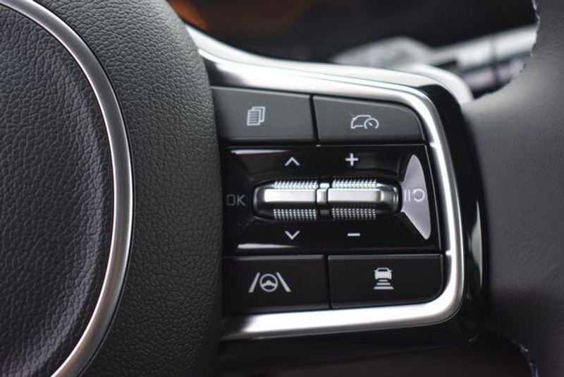 New 2026 Kia Carnival Hybrid EXImage 29