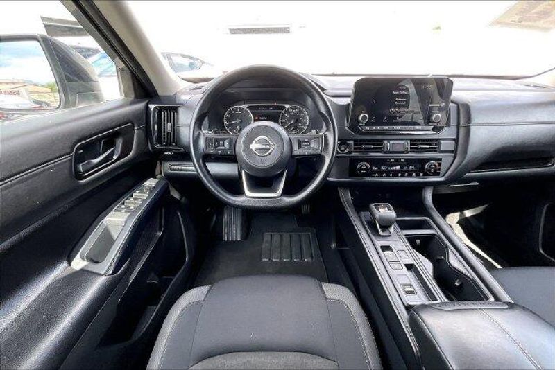 Used 2025 Nissan Pathfinder SImage 4