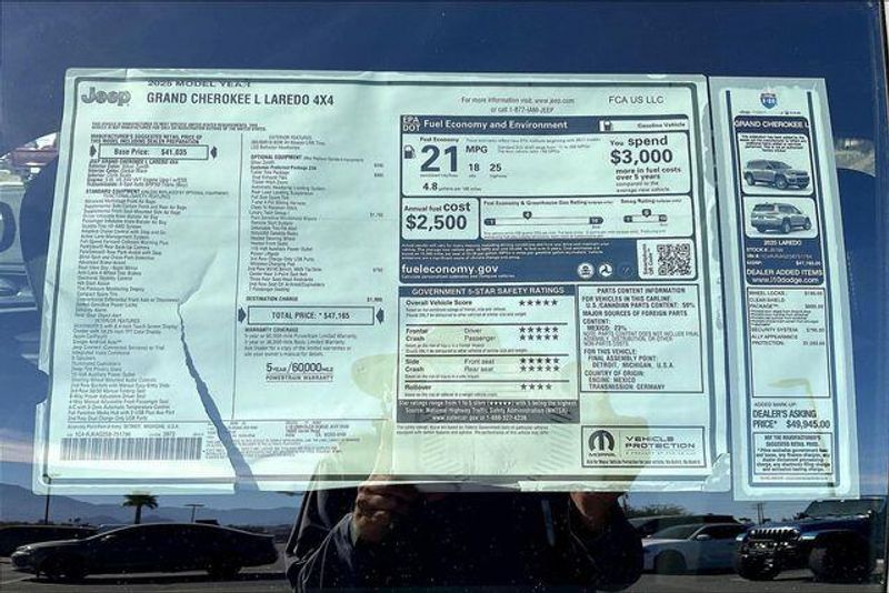 New 2025 Jeep Grand Cherokee L Laredo 4x4Image 16
