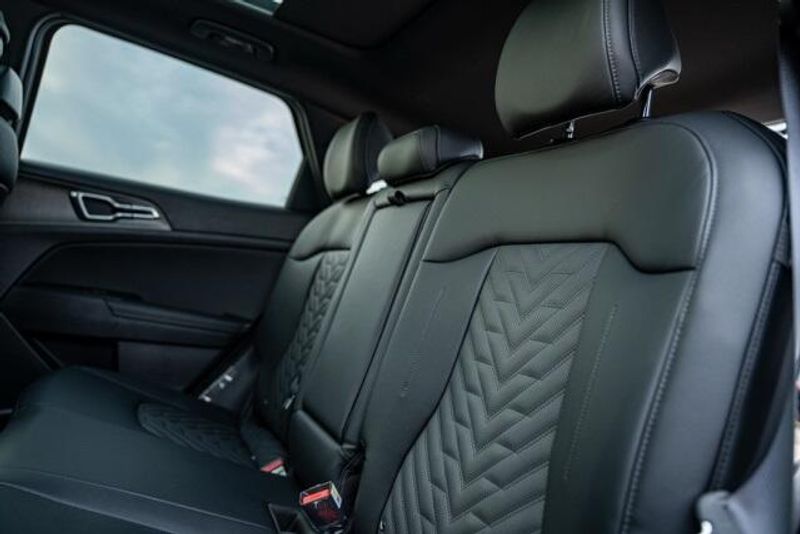 New 2026 Kia Sportage Plug-In Hybrid X-Line PrestigeImage 16