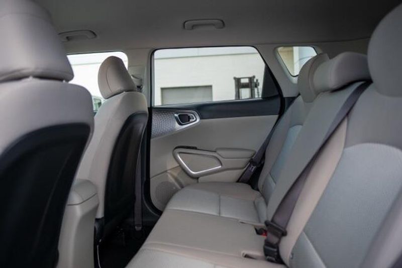 New 2025 Kia Soul LXImage 12
