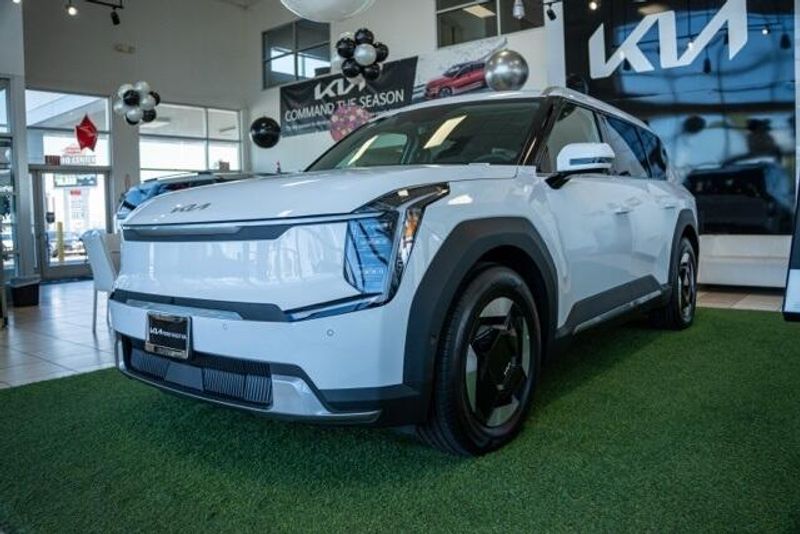 New 2026 Kia EV9 WindImage 3