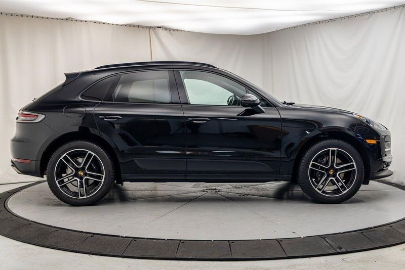 2021 Porsche Macan BaseImage 6