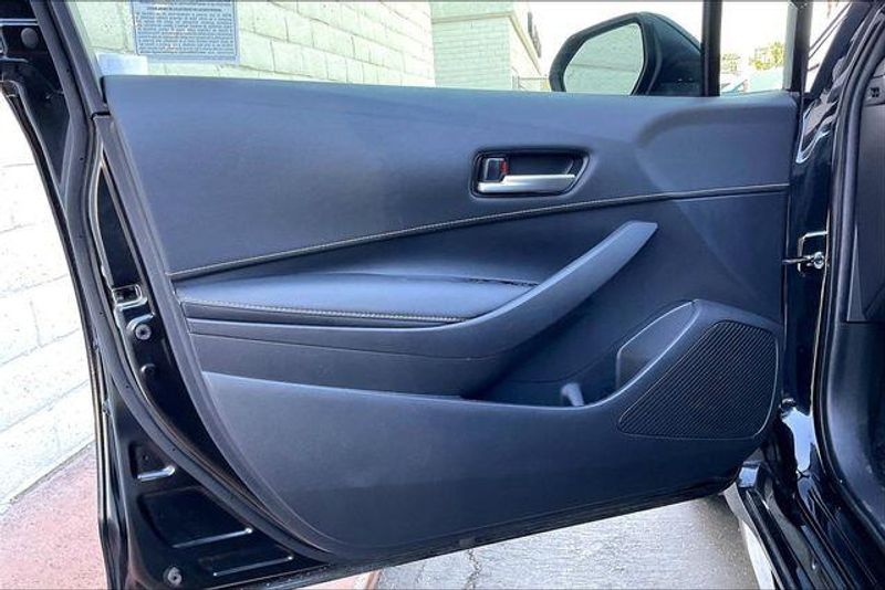 Used 2025 Toyota Corolla Hatchback SEImage 22