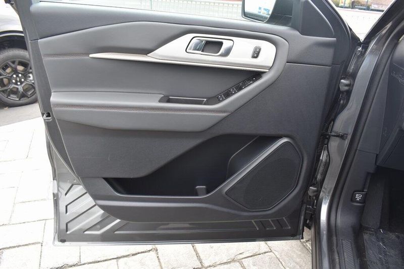 New 2025 Ford Explorer ActiveImage 13
