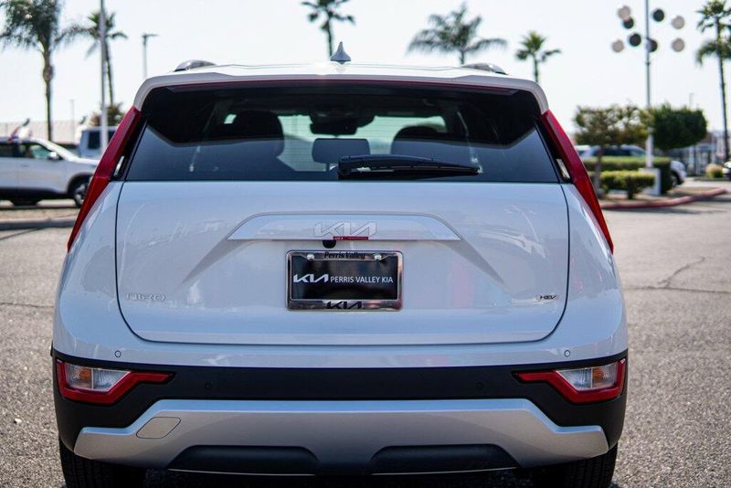 New 2026 Kia Niro LXImage 6