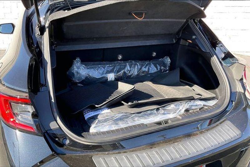 Used 2025 Toyota Corolla Hatchback SEImage 33
