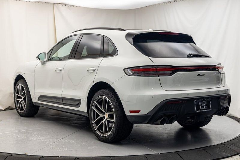 2024 Porsche Macan BaseImage 3