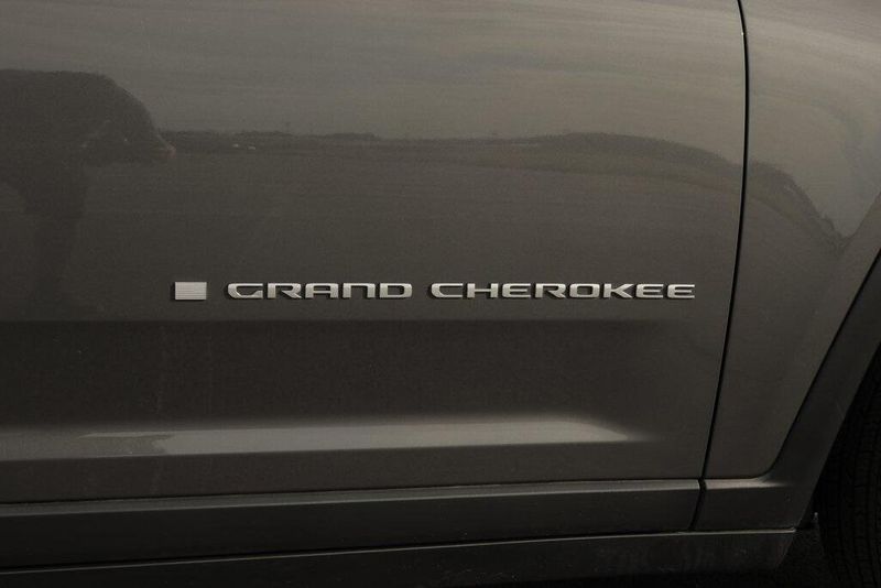 2024 Jeep Grand Cherokee L LaredoImage 13