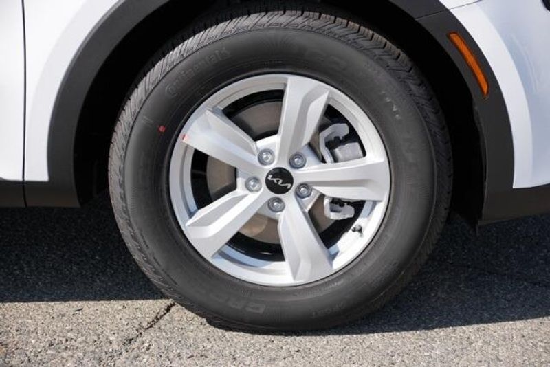 New 2026 Kia Sorento LXImage 9