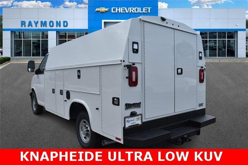 New 2025 Chevrolet Express 3500 Work VanImage 5