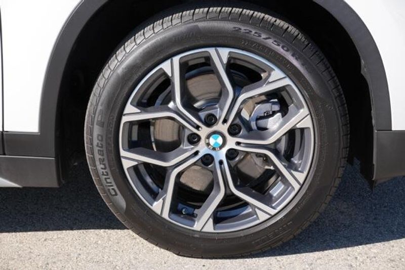 Used 2021 BMW X1 sDrive28iImage 9
