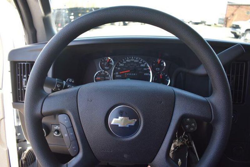 New 2025 Chevrolet Express 2500 Work VanImage 30