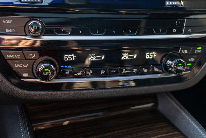2022 Bmw M550i xDrive photo 25