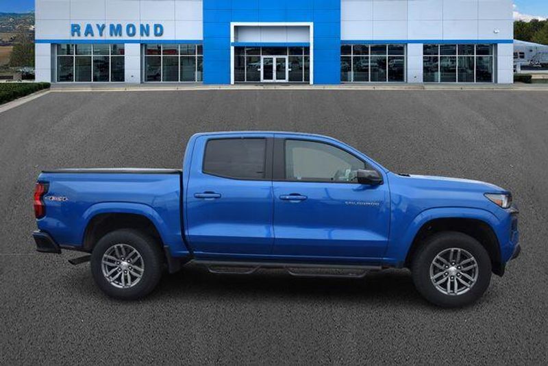 Used 2023 Chevrolet Colorado LTImage 2