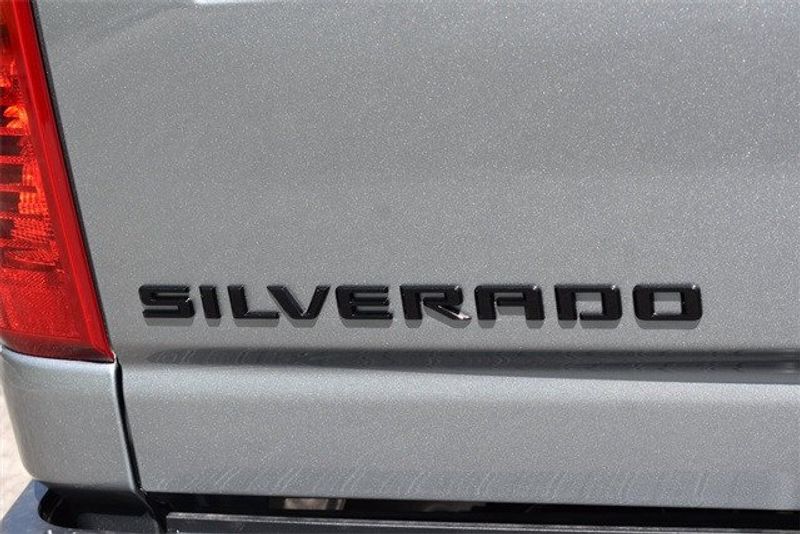 2024 Chevrolet Silverado 2500HD CustomImage 5