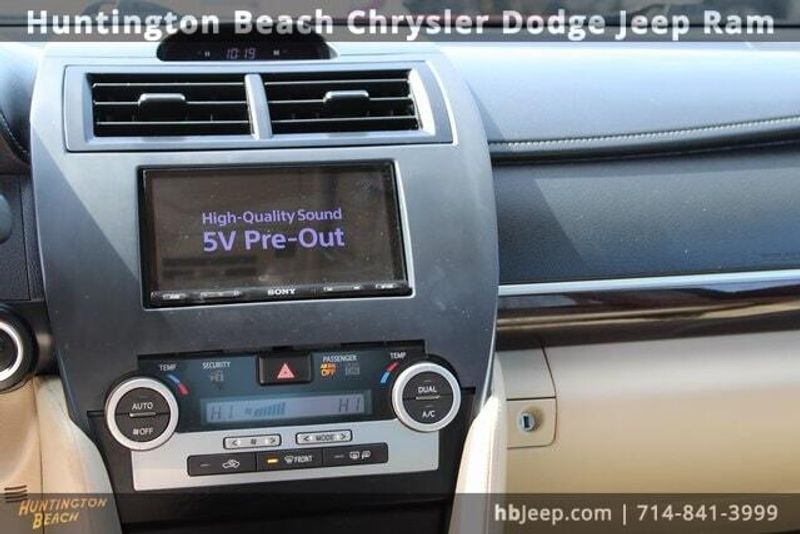 2014 Toyota Camry XLEImage 12