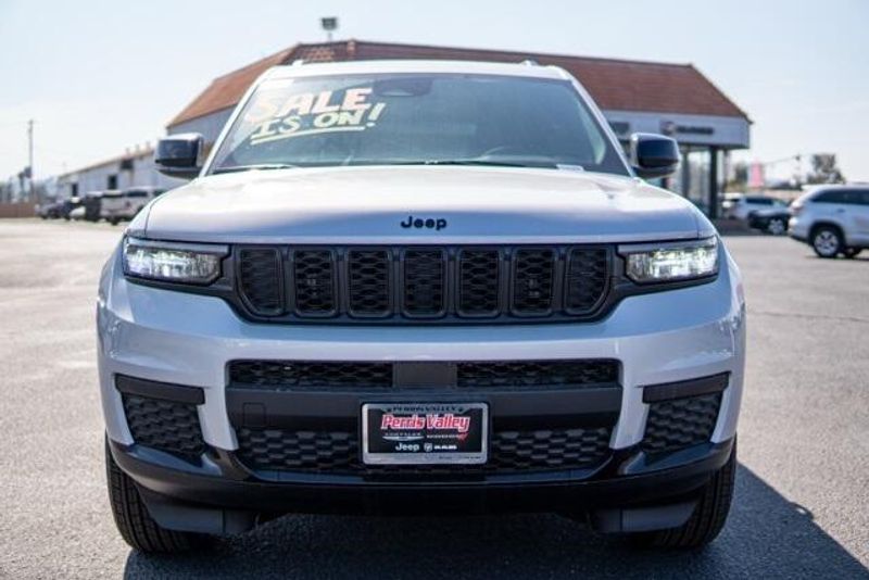 2025 Jeep Grand Cherokee L Altitude XImage 2