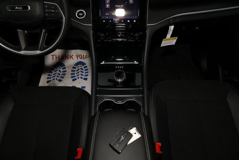 2025 Jeep Grand Cherokee Altitude 4x2Image 23