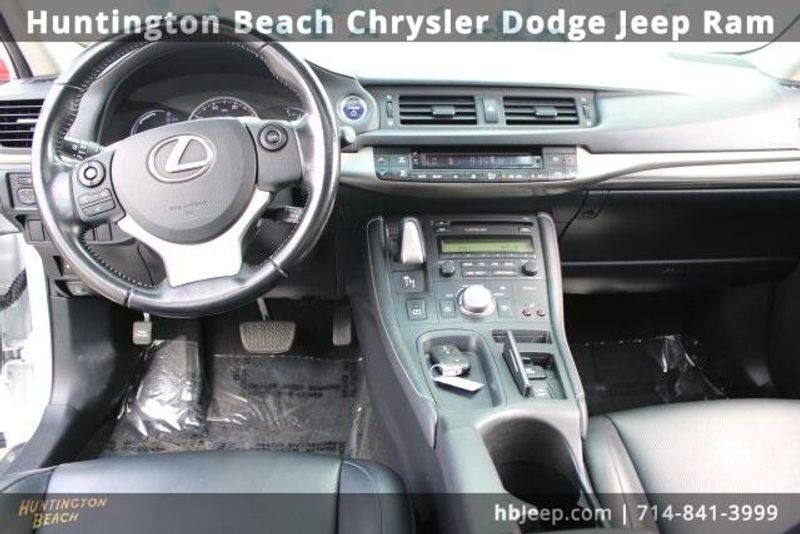 2017 Lexus CT 200hImage 13